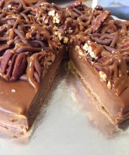 Recipe for a flourless Butter Pecan & Caramel Milk Chocolate Cake