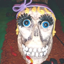 Scull Cake sculpted and covered in Chocolate Clay