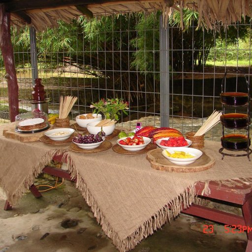 Mesa de frutas y Chocolate