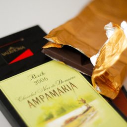 Unwrapping Valrhona Ampamakia 2006