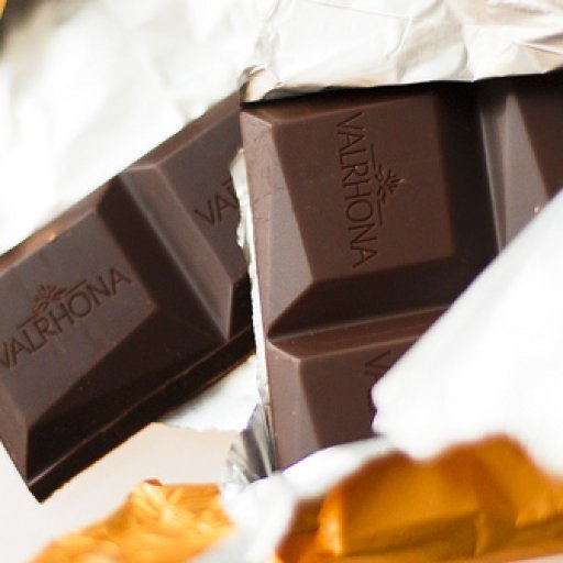 Unwrapping Valrhona Ampamakia 2006
