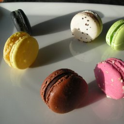 six flavours macarons