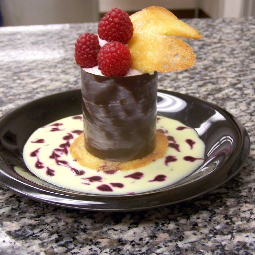 Raspberry Mousse w coconut tuille