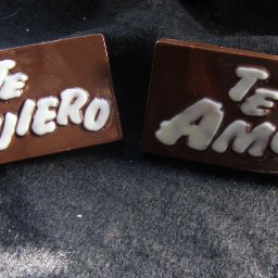 Tableta con mensaje romántico