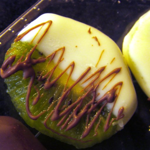 Kiwi con blanco.