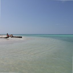 Belize2010-01RelaxingOnWestSnakeCaye