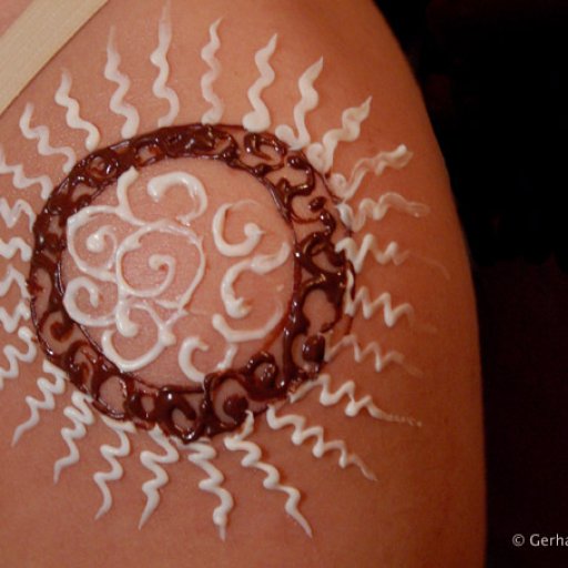chocolate_body_painting-3sat