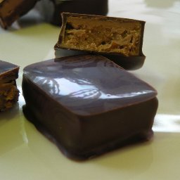 Cabosse: praliné 66% fruits & caramel beurre salé Guerande