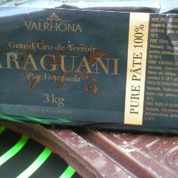 Valrhona: 100% cocoa, single origin, dark chocolate bar