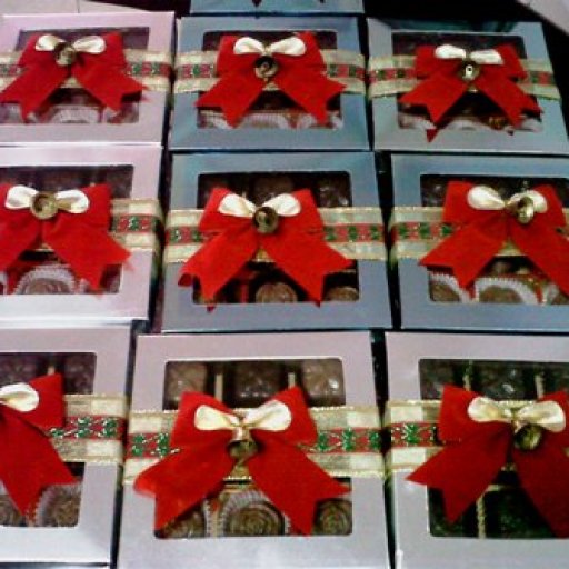 A box of 9 pcs chocs