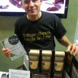 Receiving a nice shirt of Duane from Tobago Estate, many thanks ;-)