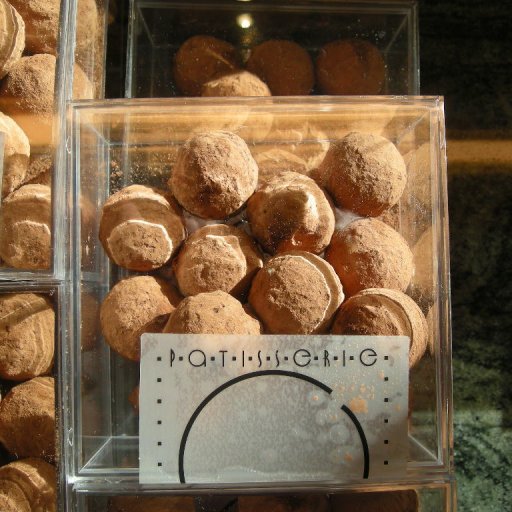 Truffels 90% noicciola Piemonte (tonda gentile), cacaopowder not alkalized of El Ceibo. Want them ask Jennifer of Ecstasy Tours, they are made just today!