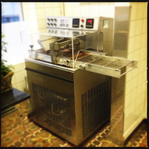 Euro2012 Belgium - Patisserie Vercrussye tempering machine