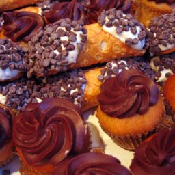 Wedding Desserts: Mini Cupcakes and Cannolis