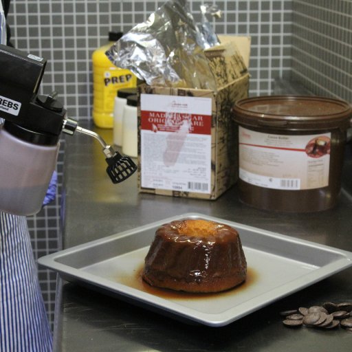 LM25 Spraying Chocolate on Cake