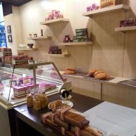 Pralus chocolate back display